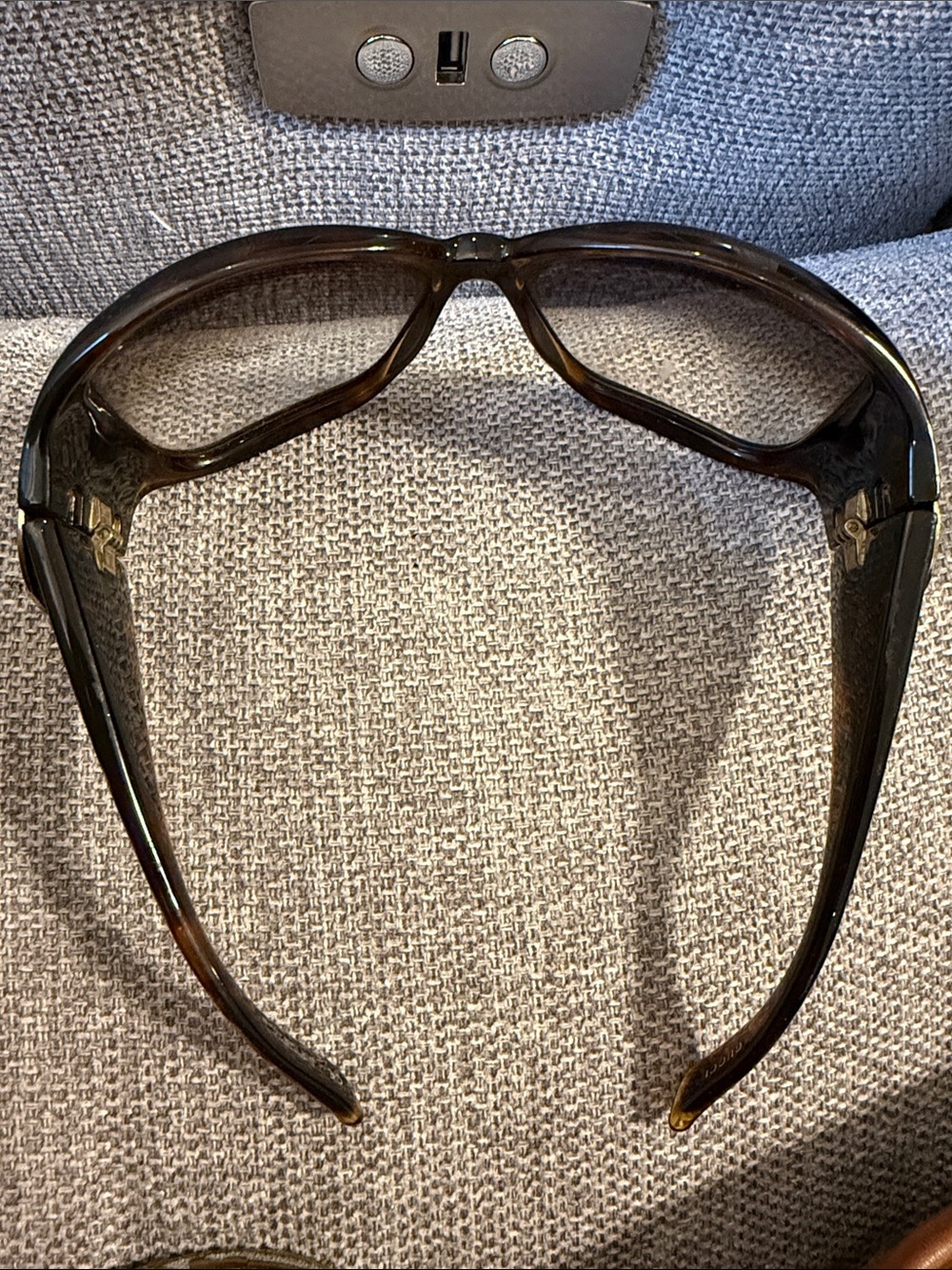 Gucci Oversized Brown Gradient Women's Sunglasses with Gold Accent - Picture 6 of 6